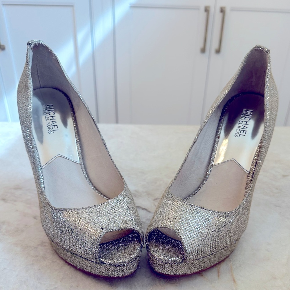 Michael Kors York silver platform pumps in glitter effect mesh fabric sz 10M EUC
